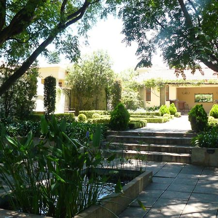 Moon And Sixpence Garden Guest House Мулдесдрифт Экстерьер фото